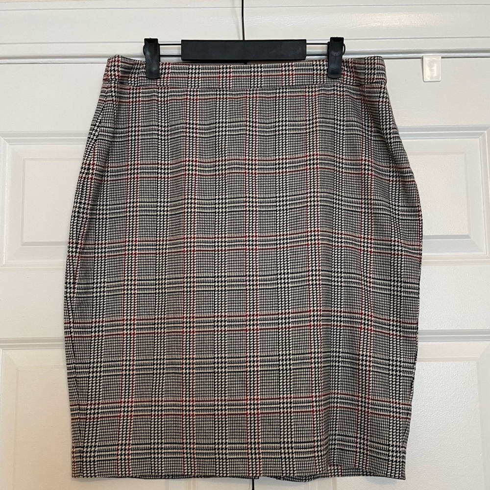 1 state black, white, and red houndstooth pencil skirt - Size 14